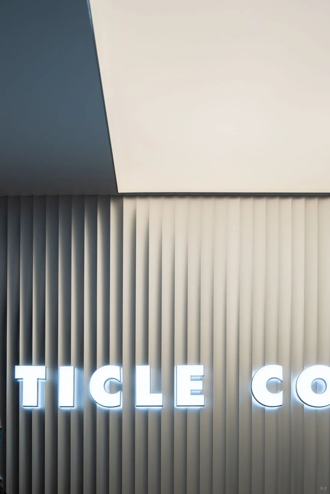 新作丨不锈钢与混凝土的交错：Ticle Coffee系列设计 / 大观建筑