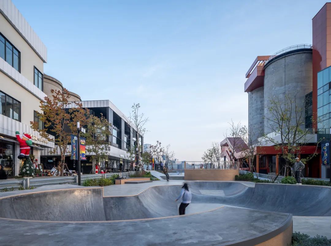 MVRDV 完成上海 GATE M 西岸梦中心，改造升级工业遗存，打造活力滨水文旅目的地