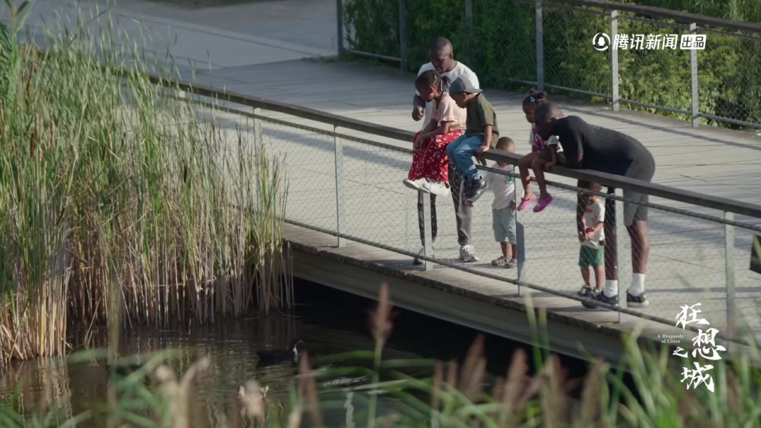 马岩松首部纪录片《狂想之城》上线！看马工松弛谈生活，锐评贝聿铭为何被骂！