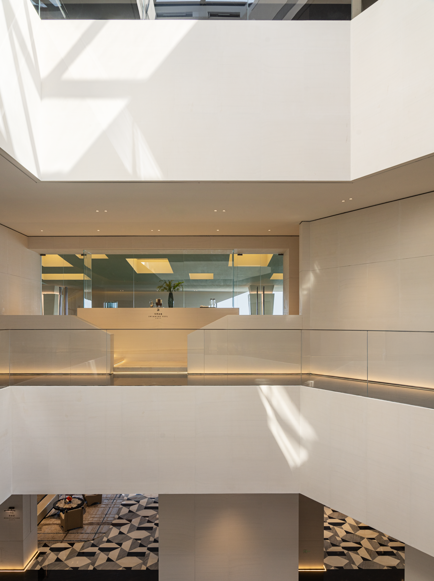 line+新作「石棱镜」，叠石望海，激活大连凌水湾滨海地景