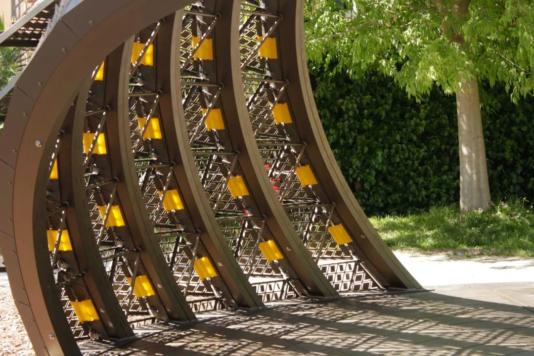 太阳颂歌 | MVRDV 在威尼斯双年展智造 SOMBRA 动力遮阳装置