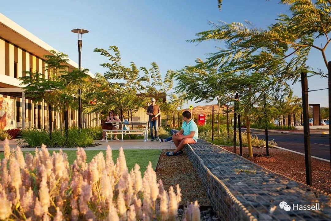 包容性和普适性设计如何提升医疗设施用户的健康和幸福感？