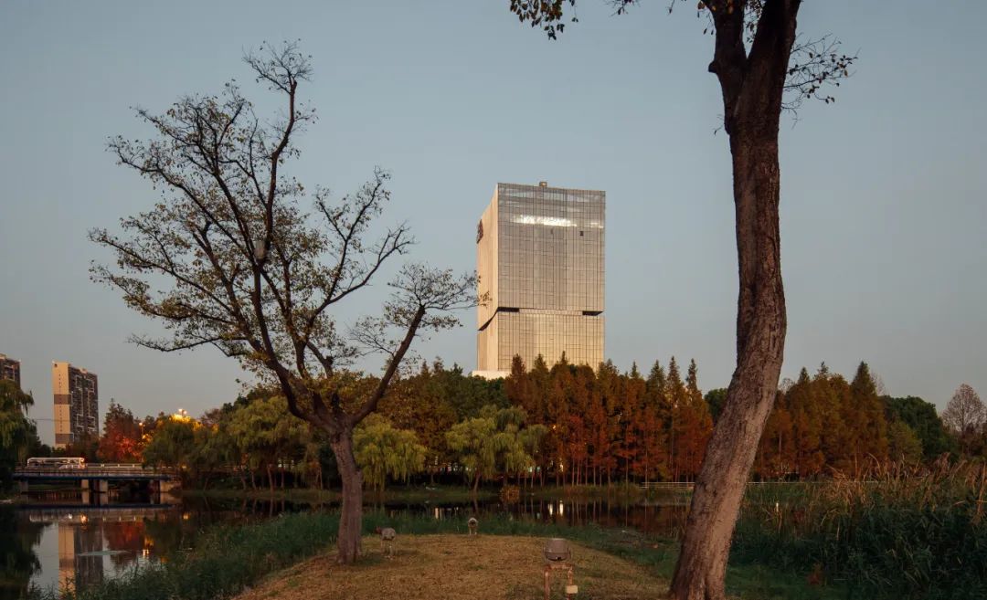 Aedas新作 | 上海嘉定新城新地标，融于自然的商务典范