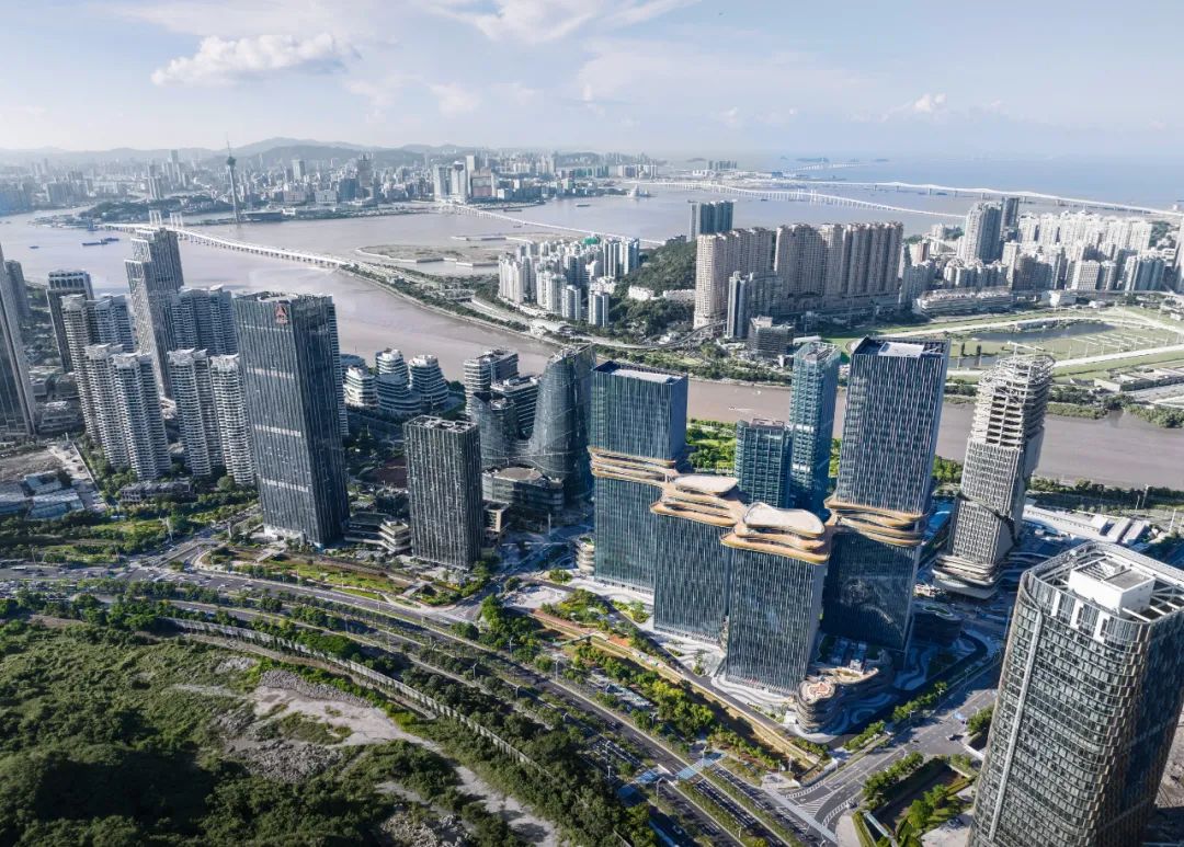 Aedas新作 | 横琴铁建广场: 珠海“天空之桥” 联通综合体