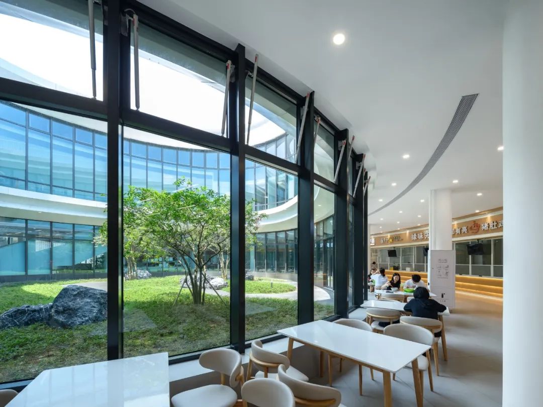 Aedas新作 | 北师香港浸会大学二期校园，钟灵毓秀，碧水绕亭
