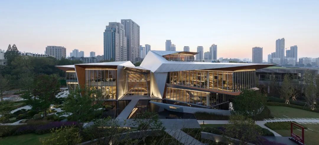 文化锚点的公共性重构：武汉长江天地和集与滨江公园更新 / 正象设计