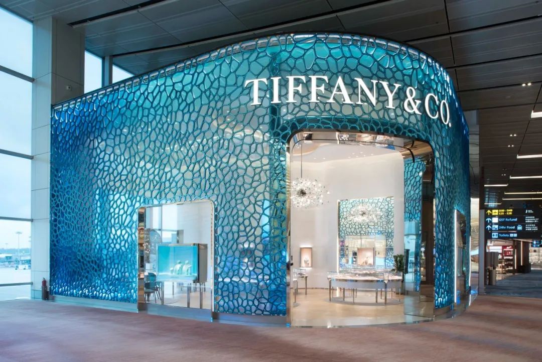 MVRDV完成 Tiffany & Co. 新加坡樟宜机场店，3D打印再生海洋塑料，打造珊瑚肌理立面