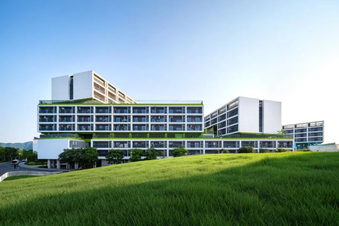 Aedas新作 | 北师香港浸会大学二期校园，钟灵毓秀，碧水绕亭