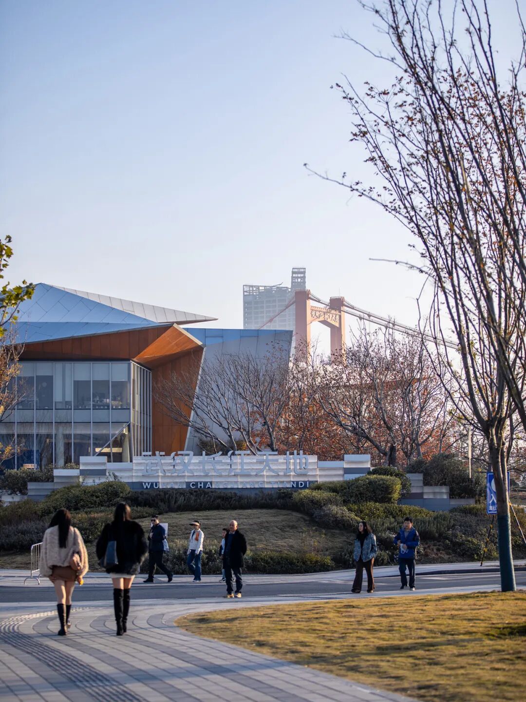 文化锚点的公共性重构：武汉长江天地和集与滨江公园更新 / 正象设计