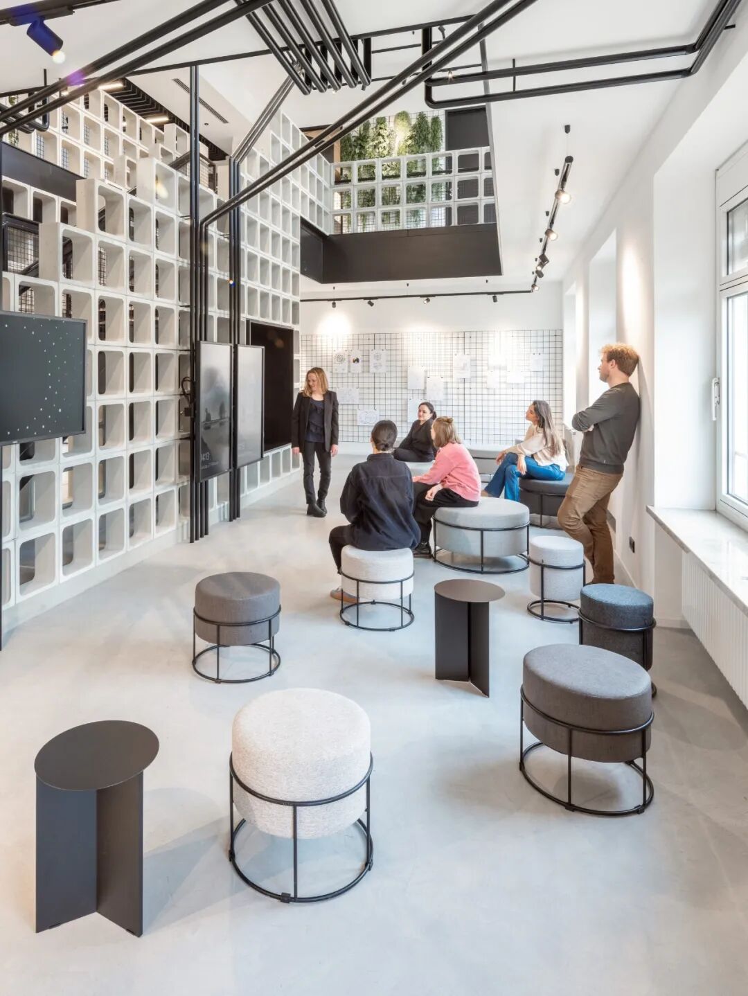 Gensler 2026年全球职场调研发现：使用AI最频繁的员工，团队联结也最紧密