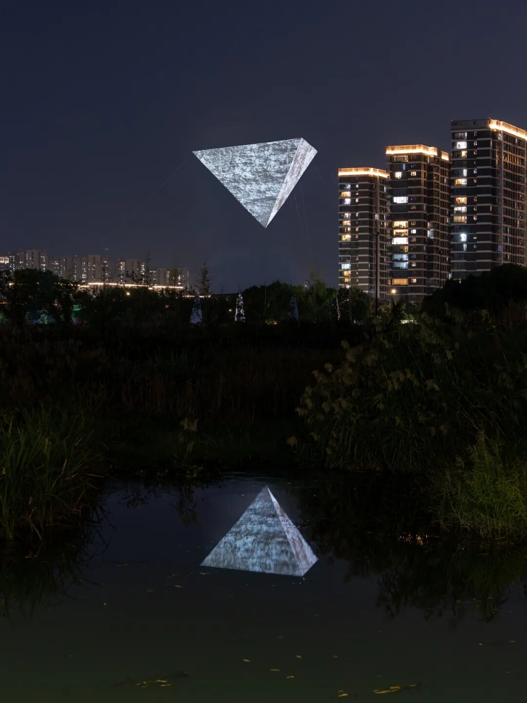 从「光之塔」到「云坐标」｜line+在杭州第三中心中轴线的城市媒介实验