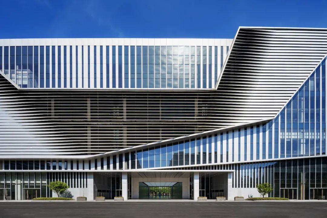 Aedas新作&nbsp;|&nbsp;展销共存、多场景融合的上海虹桥进口商品展示交易中心