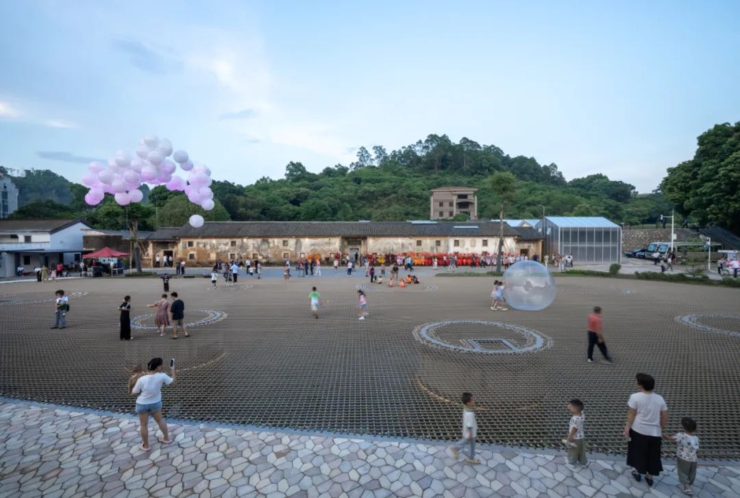 朱小地：在对岸，反观自我