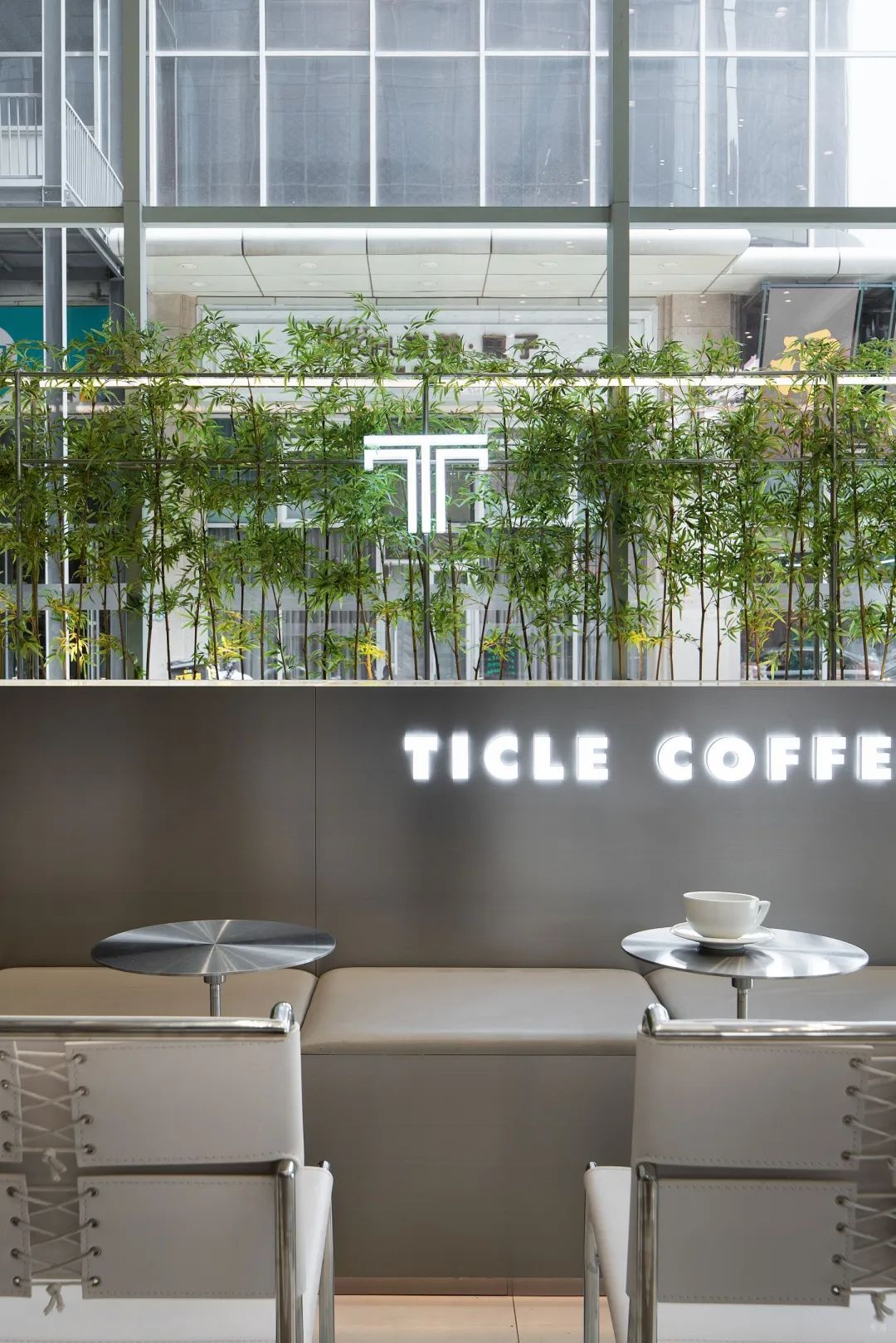 新作丨不锈钢与混凝土的交错：Ticle Coffee系列设计 / 大观建筑
